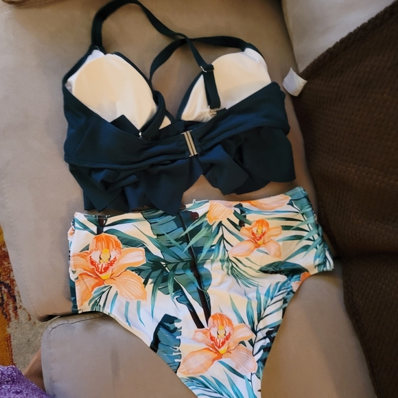 Cupshe: Size 2x Green/Floral Bikini - Picture 4 of 5